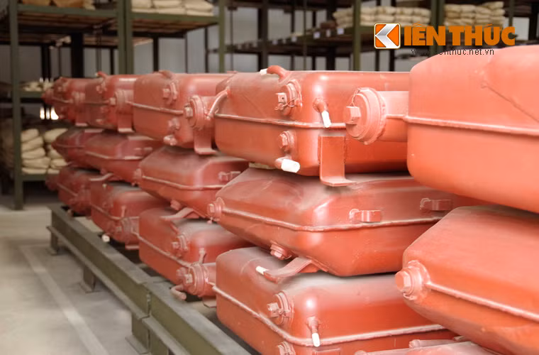 Có rất nhiều mặt hàng và linh kiện của tăng, thiết giáp được quản lý ở Kho KT887, trong đó có cả những linh kiện, khí tài đặc chủng.