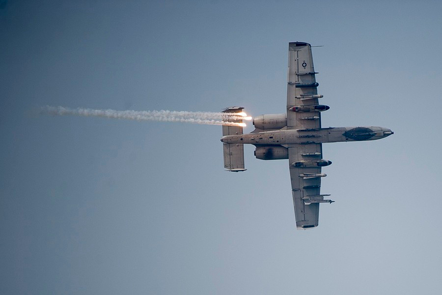 Tận dụng tình thế khó khăn của Quân đội chính phủ ở Aleppo, các đơn vị người Kurd SDF được Mỹ hỗ trợ đã quyết định đánh bật lực lượng của Tổng thống al Assad khỏi bờ sông Euphrates.