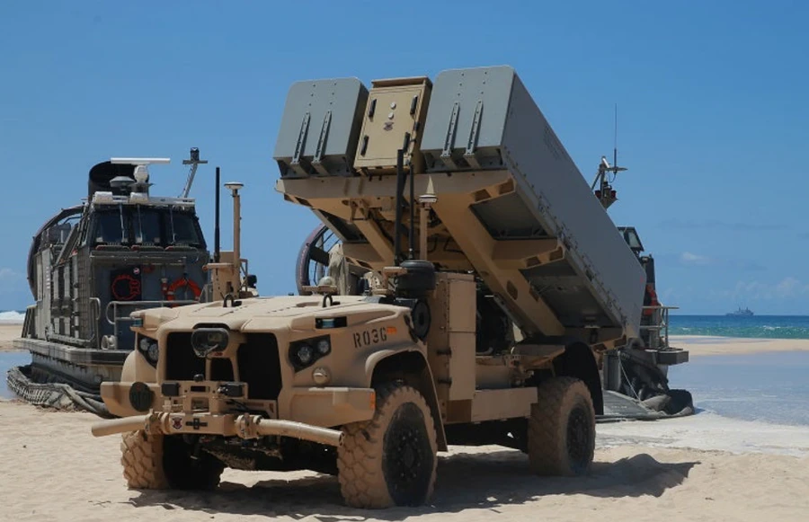 Trung đoàn 3 thuộc Sư đoàn 3 của Thủy quân lục chiến Hoa Kỳ đã nhận được hệ thống tên lửa phòng thủ bờ biển không người lái trên đất liền dạng robot hóa (NMESIS) đầu tiên.