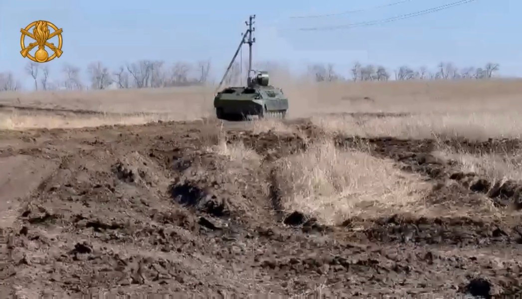 Mặc dù hiện tại không có thông số chính xác, nhưng rõ ràng là chiếc MT-LB nguyên bản của Liên Xô đã tăng đáng kể trọng lượng sau khi hiện đại hóa. Điều này có thể ảnh hưởng đến khung gầm vì thiết kế ban đầu không đủ cho tải trọng như vậy.