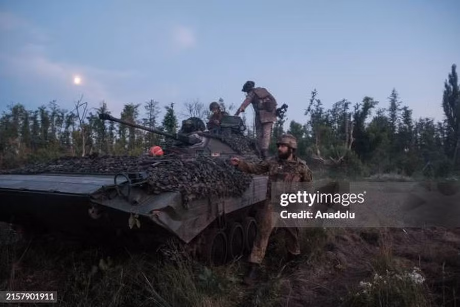 Xe chien dau bo binh BMP-1LB ky la cua Ukraine tham chien-Hinh-20