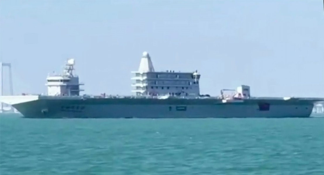 Hình ảnh về chuyến ra khơi đầu tiên của chiếc tàu sân bay UAV khác thường do Trung Quốc chế tạo vừa được đăng tải trên các phương tiện truyền thông nước này, và ngay lập tức thu hút sự quan tâm đặc biệt.