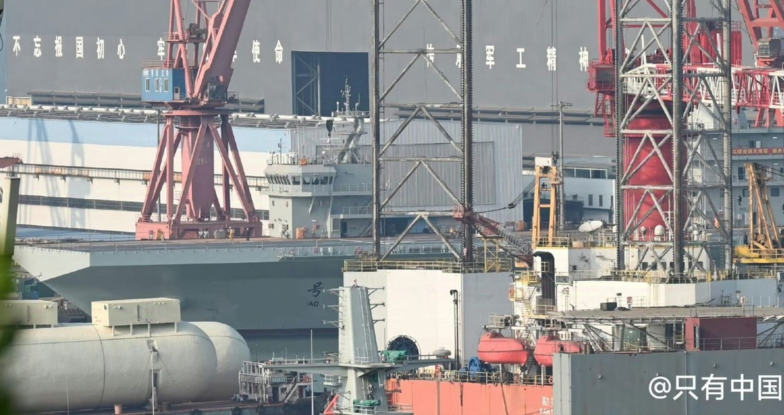 Chính vì vậy, phần lớn suy đoán đều nghiêng về giả thuyết chiếc "tàu sân bay UAV" nói trên có thể vẫn mang mục đích "dân sự" hoặc nghiên cứu khả năng hoạt động của máy bay không người lái trên hàng không mẫu hạm.