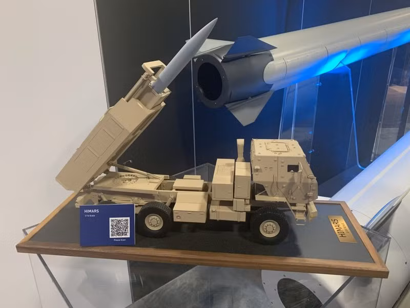 Tuy nhiên những thay đổi như vậy sẽ khiến việc sử dụng bệ phóng M270 MLRS và M142 HIMARS hiện có là không thể. Thay vào đó, các kỹ sư dự định phát triển nền tảng xe tự hành không người lái tích hợp container mang phóng dài hơn.