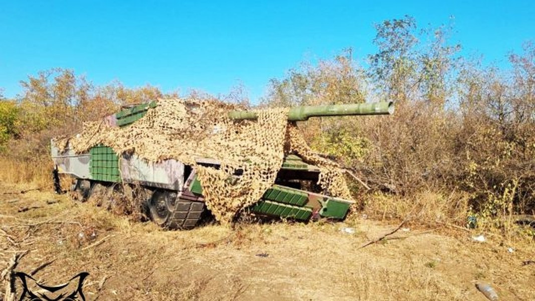 Dùng xe tăng Leopard 2A4 giả làm mồi nhử là chiến thuật mới của binh lính Ukraine. Những mẫu nhử này được thiết kế hết sức tỉ mỉ đến từng chi tiết.