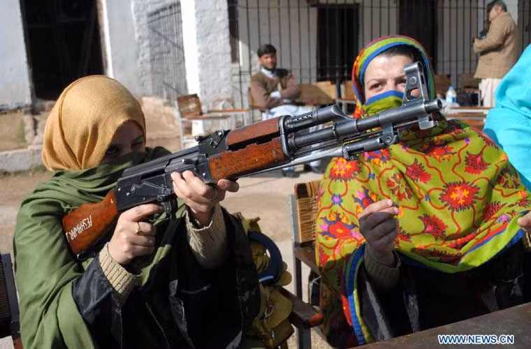 Còn đây có lẽ là bức ảnh quân sự độc đáo nhất tuần – kỵ binh Ấn Độ cưỡi lạc đà diễu trên Quảng trường trong lễ duyệt binh kỷ niệm 66 năm Ngày Cộng hòa hôm 26/1.