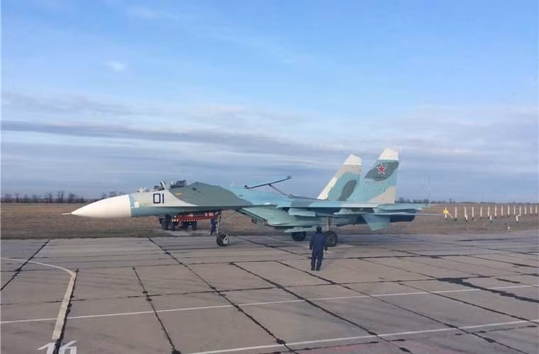 Xe thiết giáp tự chế của lực lượng vũ trang người Kurd (Iraq) tại thành phố Kobani xứng đáng là ảnh vũ khí quân sự quái dị nhất tuần.