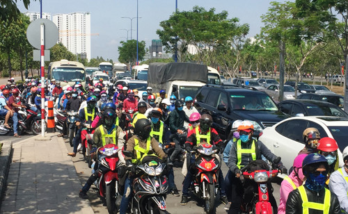 Cua ngo TP HCM un tac nghiem trong ngay nghi le 30/4-Hinh-3