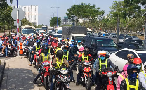 Cua ngo TP HCM un tac nghiem trong ngay nghi le 30/4-Hinh-3