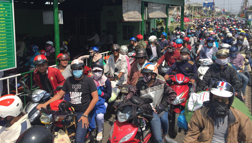 Cua ngo TP HCM un tac nghiem trong ngay nghi le 30/4-Hinh-9