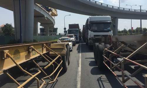 Cua ngo TP HCM un tac nghiem trong ngay nghi le 30/4-Hinh-5