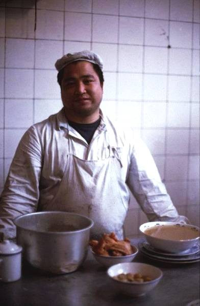 Bếp trưởng một nhà hàng vịt quay ở Bắc Kinh.