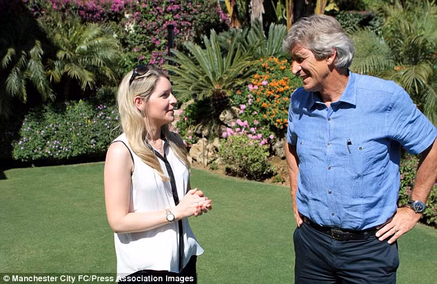 Từng tốt nghiệp ngành báo chí trường Ulster - Trường Đại học tổng hợp đa ngành của Vương quốc Anh và Bắc Ai-len, hiện tại ngoài làm việc cho Man City, Nicola Mccarthy còn là phóng viên của GMTV, Cool Fm và Downtown Radio.