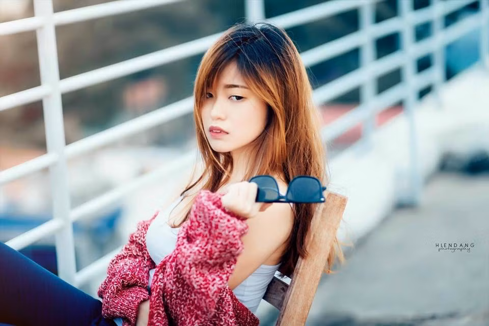 “Khách hàng nếu được thấy một cô chủ xinh đẹp, trắng trẻo chắc chắn sẽ vui vẻ và tin tưởng hơn vào những sản phẩm làm đẹp mà cô ta giới thiệu”, đó là quan điểm của Mỹ Mỹ trong kinh doanh và về vấn đề làm đẹp cho bản thân.