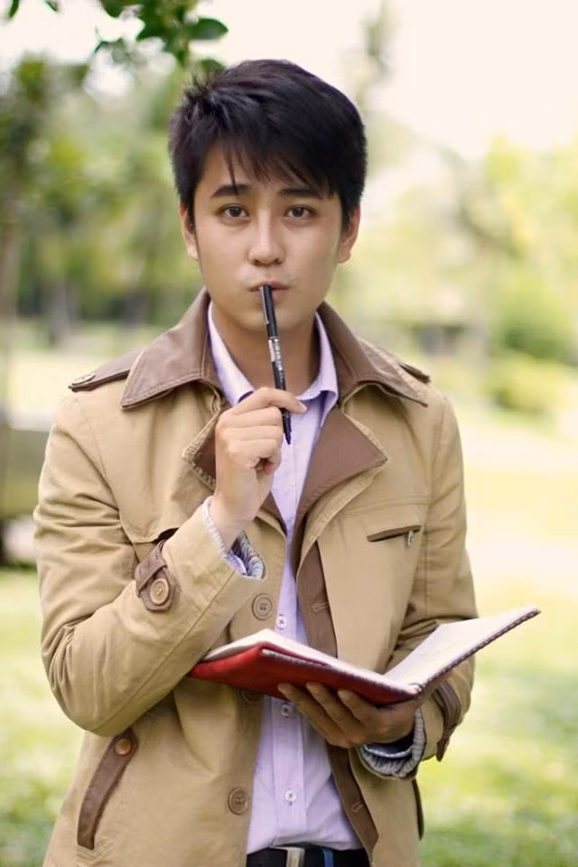 Theo chia sẻ của một người anh, trưởng phòng của Quang Minh, ngày 18/7 vừa qua gia đình và bác sĩ mới phát hiện gan và thận của Minh có vấn đề nghiêm trọng. Để được cứu chữa Minh cần phải lọc máu mỗi ngày mới vượt qua đêm nguy kịch đầu tiên.