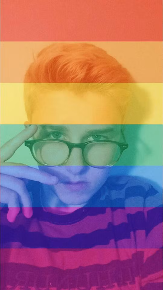 Một người có ngoại hình tốt như Emily, cho dù là lesbian nhưng chắc chắn vẫn có sức hút rất lớn, dễ gây thiện cảm với mọi người và cũng sẽ mau chóng tìm được người yêu thương, thông cảm và thấu hiểu mình thực sự.