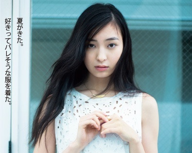 Ít ai biết, Nagao Shizune vốn là một người mẫu ảnh khá có tiếng ở Nhật Bản. Mới 19 tuổi, là sinh viên năm nhất nhưng cô đã có hợp đồng với công ty giải trí nổi tiếng Stardust Promotion với vai trò một người mẫu, diễn viên.