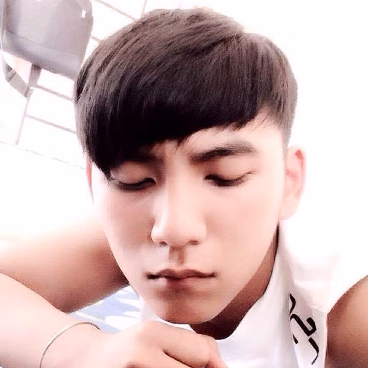 Có ngoại hình đặc biệt nên Mãn Anh được rất nhiều bạn trẻ, dân mạng quan tâm, hỏi thăm trong vài ngày vừa qua. Có nhiều lời khen, những lời nhận xét thiện chí nhưng cũng có những dòng bình luận không hay khiến Mãn Anh rất khó chịu.