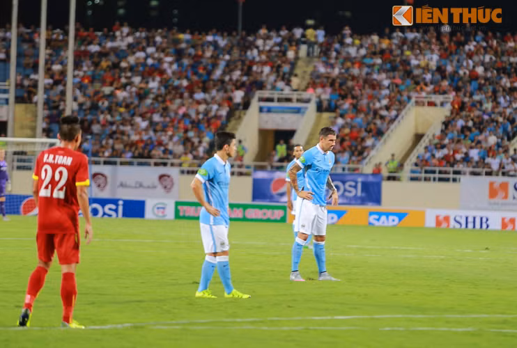 Kolarov là cầu thủ lập công mở tỷ số cho Man City. Ảnh: Anh Sơn.