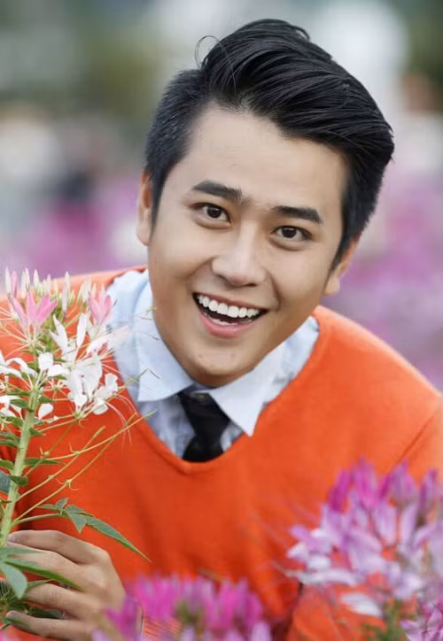 Câu chuyện về MC Quang Minh đẹp trai, đa tài bất ngờ lâm trọng bệnh, phải nhập viện sau những cơn đau bụng quằn quại, bị suy gan cấp tính đang khiến nhiều bạn bè, người thân và những người yêu quý anh đứng ngồi không yên trong suốt tuần qua.