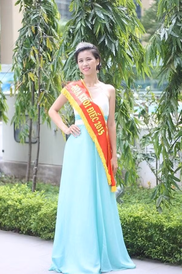 Vui mừng, tự hào vì Việt Nam có đại diện trở thành Á hậu Điếc trong lần đầu tiên tham dự cuộc thi này nhưng dư luận Việt Nam gần đây đang cho thấy phản ứng khá gay gắt với tên cuộc thi Hoa hậu Điếc toàn cầu.