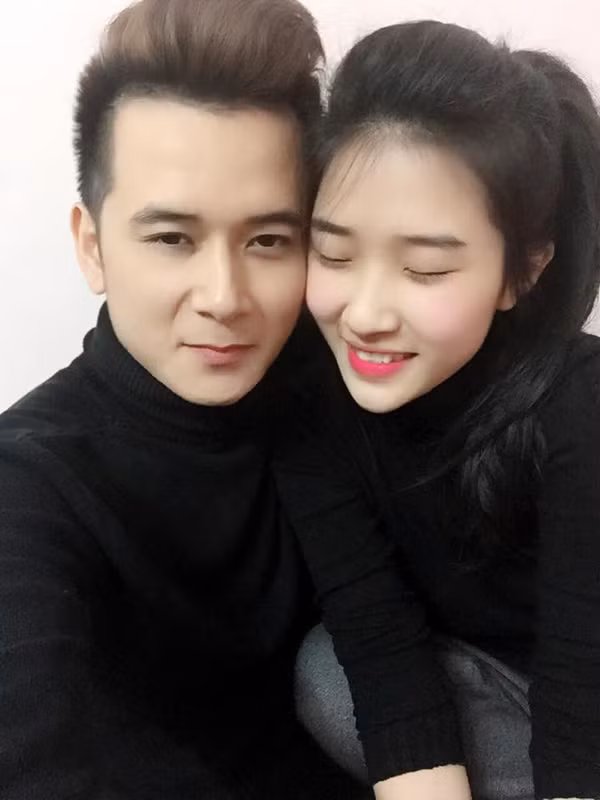 Sau khi xem lại bức ảnh, Linh Ly vì cảm thấy chuyến đi chơi rất vui và cảnh cô nằm ngủ gối đầu lên đùi bạn trai cũng khá đáng yêu nên đã quyết định chia sẻ lên mạng xã hội. Không ngờ bức ảnh được lan truyền và gây tranh cãi nhiều đến vậy.