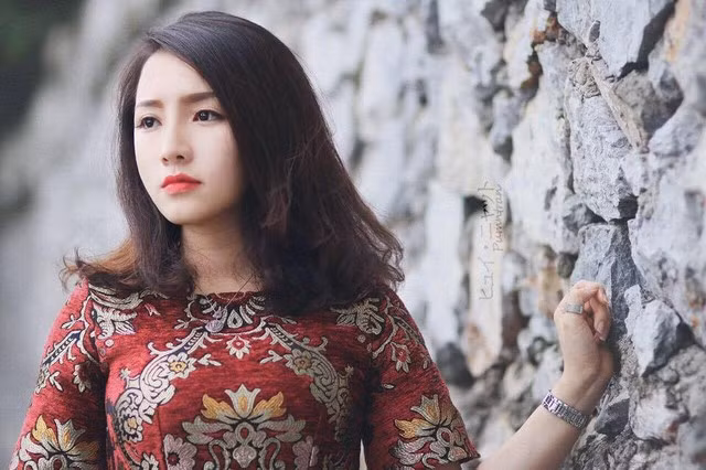 Tuy nhiên Phương Thúy cũng gây nên xôn xao khi nhiều dân mạng cho rằng khuôn mặt của cô nàng là sản phẩm của "nghệ thuật dao kéo", phẫu thuật thẩm mỹ cực đỉnh. Thúy không tiết lộ thêm gì liên quan đến vấn đề này và bạn bè, những người yêu quý cô dường như cũng không mấy quan tâm đến những phán xét này.