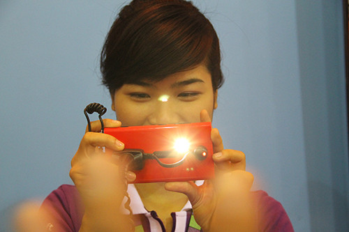 Su that ve nguy co mu mat do den flash may anh