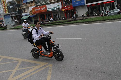 Bao quan xe dap dien trong ngay nang the nao?