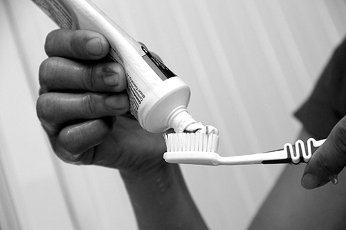 Bao lau nen thay ban chai danh rang mọt làn?