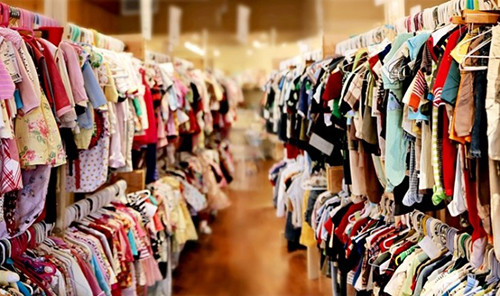 Tuyet chieu loai bo chat doc ra khoi quan ao moi