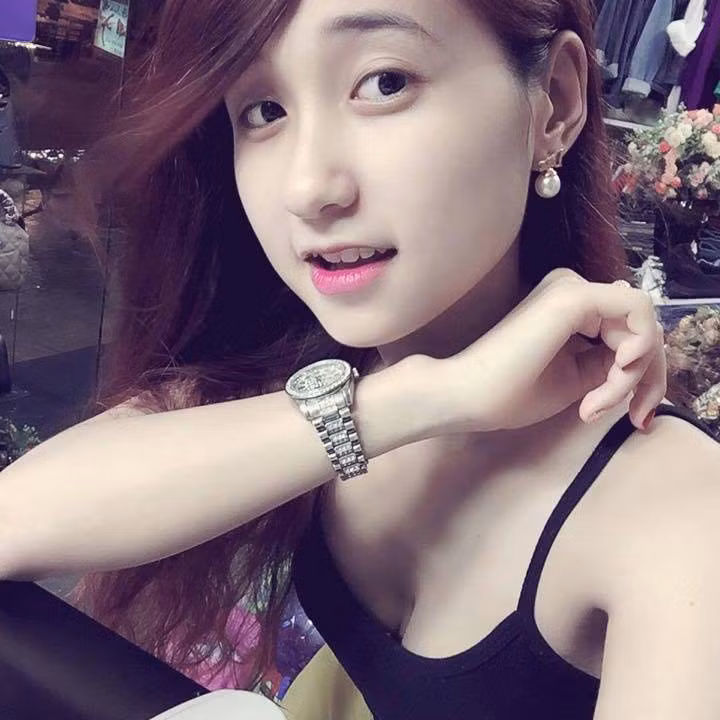 Tập tành kinh doanh, bán hàng trên mạng từ khi còn đi học, đến nay Ngọc Quyên đã sở hữu một shop thời trang khá có tiếng trong cộng đồng teen, các bạn trẻ ở Đắk Lắk và một số tỉnh thành lân cận. Kinh doanh thời trang, Ngọc Quyên có thêm một khoản thu nhập không nhỏ để phục vụ cuộc sống, việc học tập và có động lực để theo đuổi những ước mơ của mình.