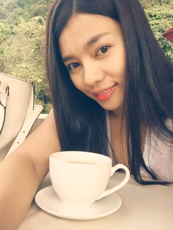 Ngoài phong cách, cá tính riêng biệt, chị Mi B.B còn khiến dân mạng Việt quan tâm, thích thú nhờ khuôn mặt xinh, đôi mắt rất đẹp và một nụ cười rất duyên.