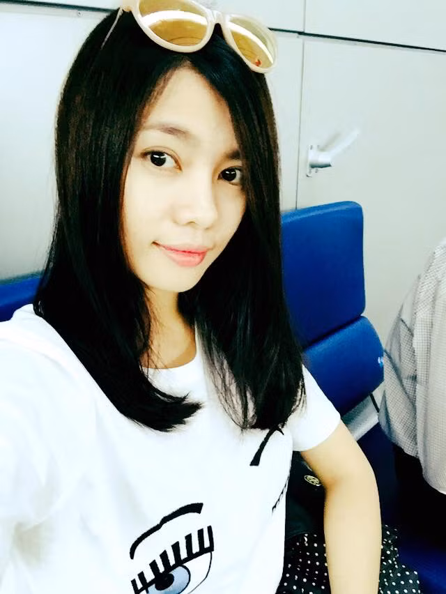 Ngắm nhan sắc của người đẹp cưỡi quái vật gây xôn xao phố Sài Gòn.