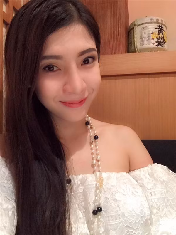 Gai Viet manh tay vung tien nang hang nhan sac