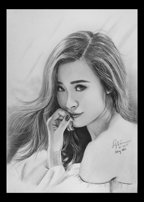 Được biết hoạ sĩ 8X Sỹ Trần tên thật là Trần Thiện Sỹ, đã tốt nghiệp ngành Sư phạm Mỹ thuật trường Đại học Đồng Tháp. Ngoài bức chân dung Phạm Hương vẽ rất sống động, Sỹ Trần còn có nhiều bức tranh đẹp khác được nhiều bạn trẻ yêu thích.