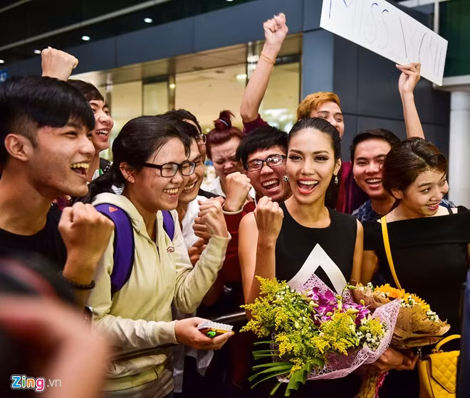 Lan Khuê chưa chính thức lên tiếng về tin đồn này, nhưng cô viết trên trang cá nhân: "Tôi khóc cạn nước mắt khi tôi không được xuất hiện mở màn Dances of The World. Tôi sững sờ với điểm số khi các phần thi của mình đều được đánh giá cao và nhận được sự trầm trồ từ các thí sinh. Nhưng không sao sóng gió đã đi qua. Mọi thứ đã ở lại phía sau. Những sóng gió này là động lực để tôi phải làm điều gì trong tương lai để tiếng nói của đất nước tôi mạnh mẽ hơn, có trọng lượng hơn".
