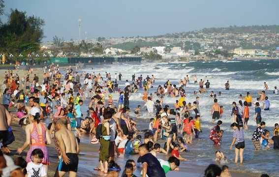 Du lịch BR-VT, Bình Thuận bội thu dịp Lễ 2/9 - Hình 2 Du lich BR-VT, Binh Thuan boi thu dip Le 2/9-Hinh-2