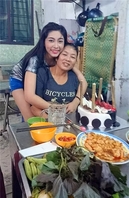 HH My Linh, Thu Thao cat-se cao ngat van o nha don so-Hinh-29