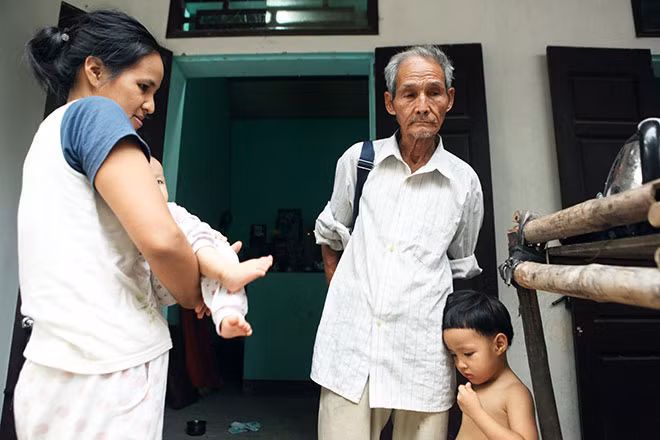 Chuyen tinh cam dong “bac-chau” cua doi vo chong lech nhau 43 tuoi-Hinh-4