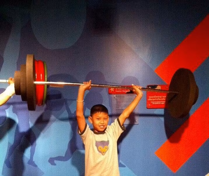 Sau khi thú nhận về giới tính thực sự của mình với mẹ, Folk Song đã nhận được sự ủng hộ từ phía gia đình. Kể từ đó, cậu bé được tiêm hormone nữ và có những đường nét mềm mại hơn. (Nguồn Youthwant)