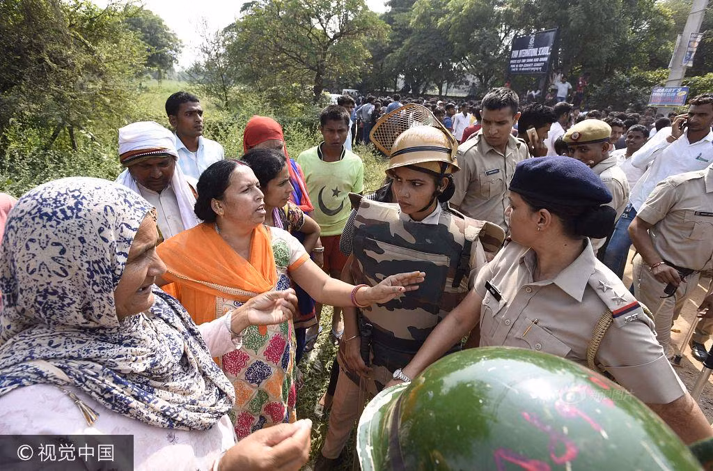 Dù hiệu trưởng nhà trường đã bị đình chỉ công tác, thế nhưng người nhà nạn nhân vẫn cảm thấy không đủ. Họ cũng yêu cầu nhà trường phải ngay lập tức có những biện pháp bổ sung để đảm bảo sự an toàn của học sinh. Hiện, cảnh sát đang điều tra thêm trách nhiệm liên đới của nhà trường, xem liệu nhà trường có thực sự xao lãng nhiệm vụ. Sau khi có kết quả, sẽ quyết định có hay không bắt nhân viên nhà trường phải chịu trách nhiệm về sự việc. (Nguồn Sina)