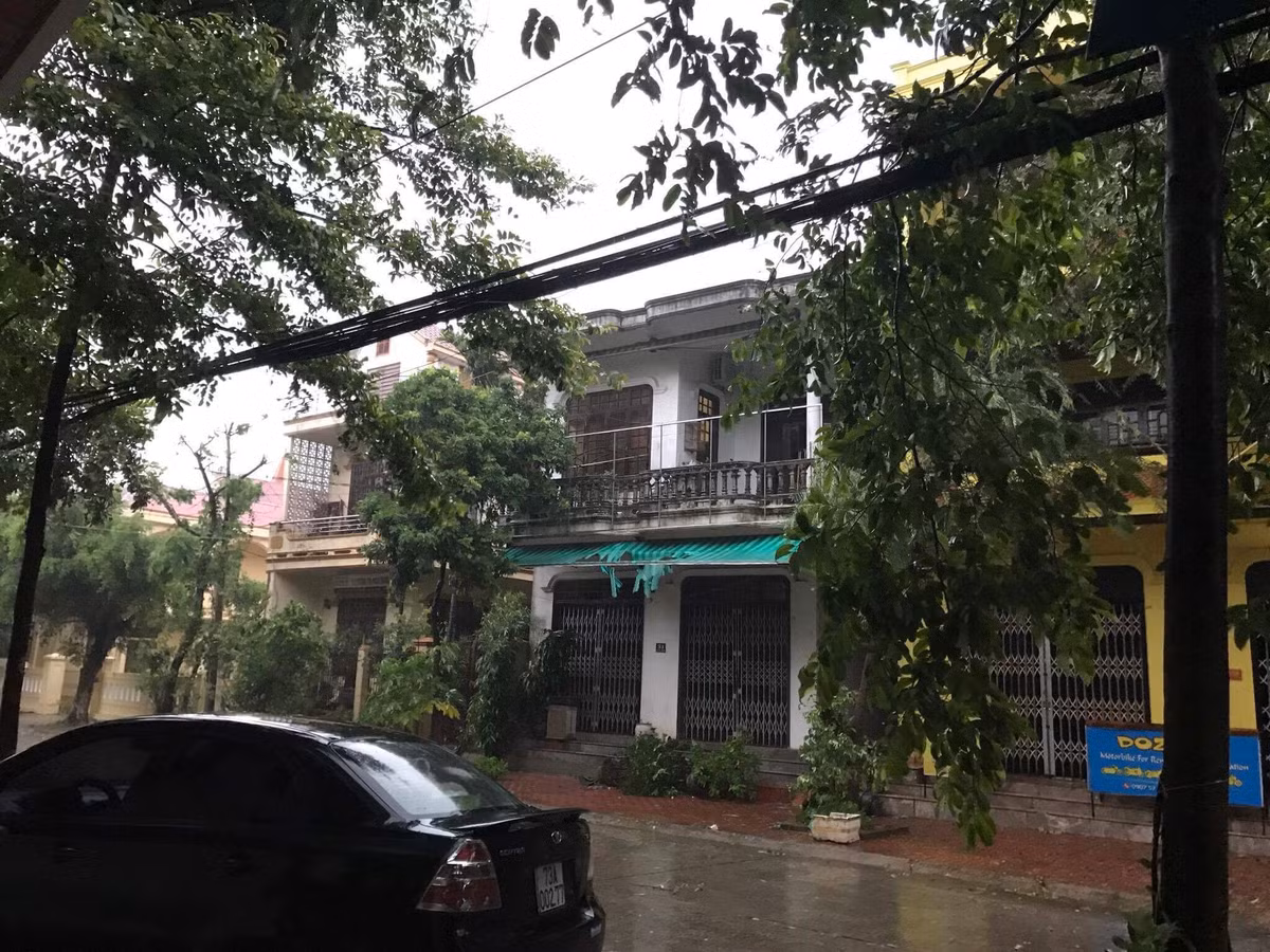 Rang sang nay, bao so 10 giat cap 15 da vao bo bien Ha Tinh-Quang Binh-Hinh-3