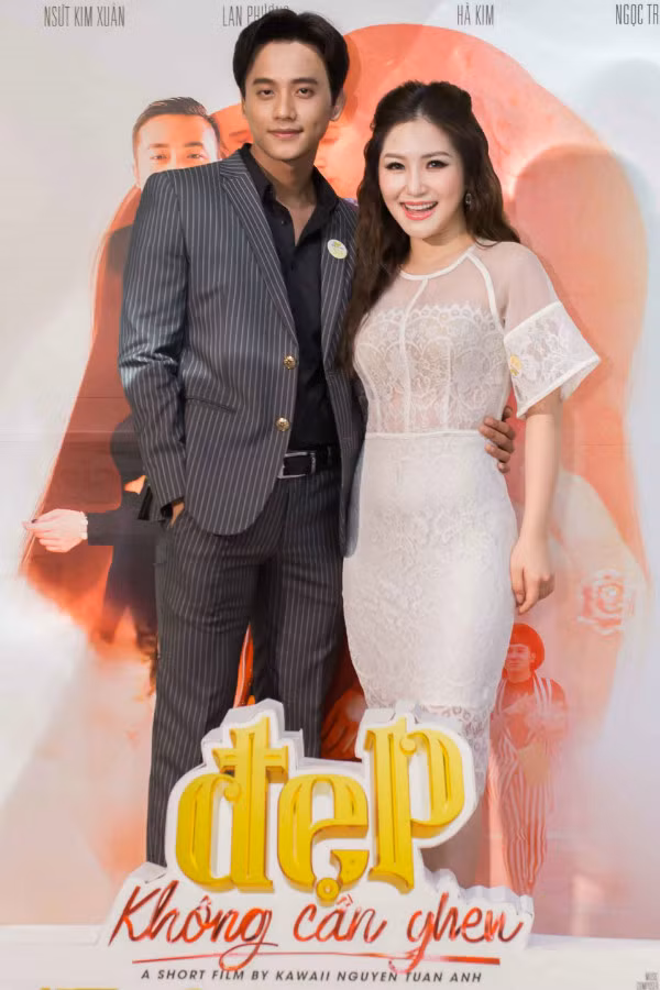 Thay giao lang tu trong MV “Em gai mua” tinh tu ben Huong Tram