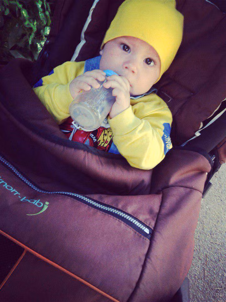 Bo mac con doi den chet... con ba me nao te den the nay khong-Hinh-2