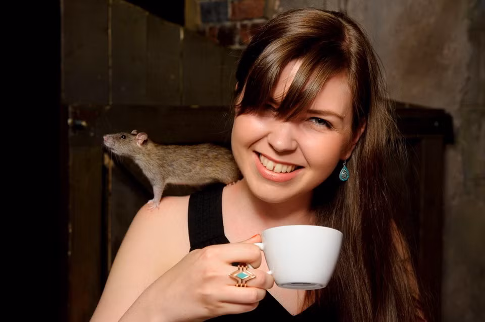 Phat hoang voi quan cafe toan chuot cong-Hinh-2