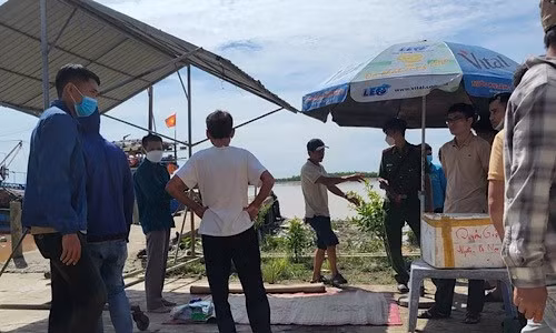 Ta hoa phat hien thi the nguoi phu nu tren song Hieu