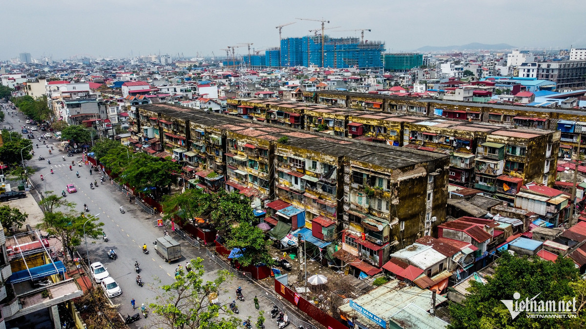 Theo Sở Xây dựng Hải Phòng, qua khảo sát, kiểm tra nhanh sau bão số 3 Yagi, 2 nhà chung cư cũ A7 và A8 phường Vạn Mỹ (quận Ngô Quyền, TP Hải Phòng) đã bị nghiêng, lún không còn đủ điều kiện bảo đảm an toàn để tiếp tục sử dụng. Chung cư A7, A8 Vạn Mỹ được xây dựng từ những năm 1970. Mỗi dãy nhà có 5 tầng, 6 cầu thang. Đến nay, 2 dãy chung cư này đã xuống cấp nghiêm trọng, được đưa vào danh sách nhà nguy hiểm cấp độ D (cấp độ nguy hiểm nhất), có nguy cơ sập đổ bất cứ lúc nào.