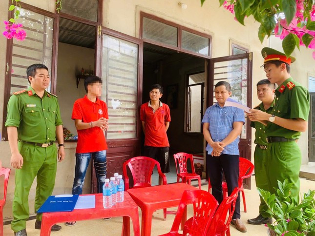 Khởi tố nhóm thanh thiếu niên vác mã tấu đi chém người Khoi to nhom thanh thieu nien vac ma tau di chem nguoi