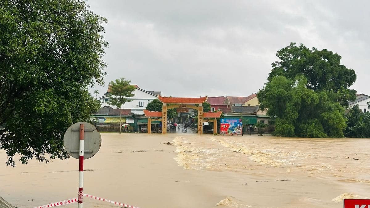 Hon 9.000 hoc sinh o Ha Tinh phai nghi hoc do mua lon